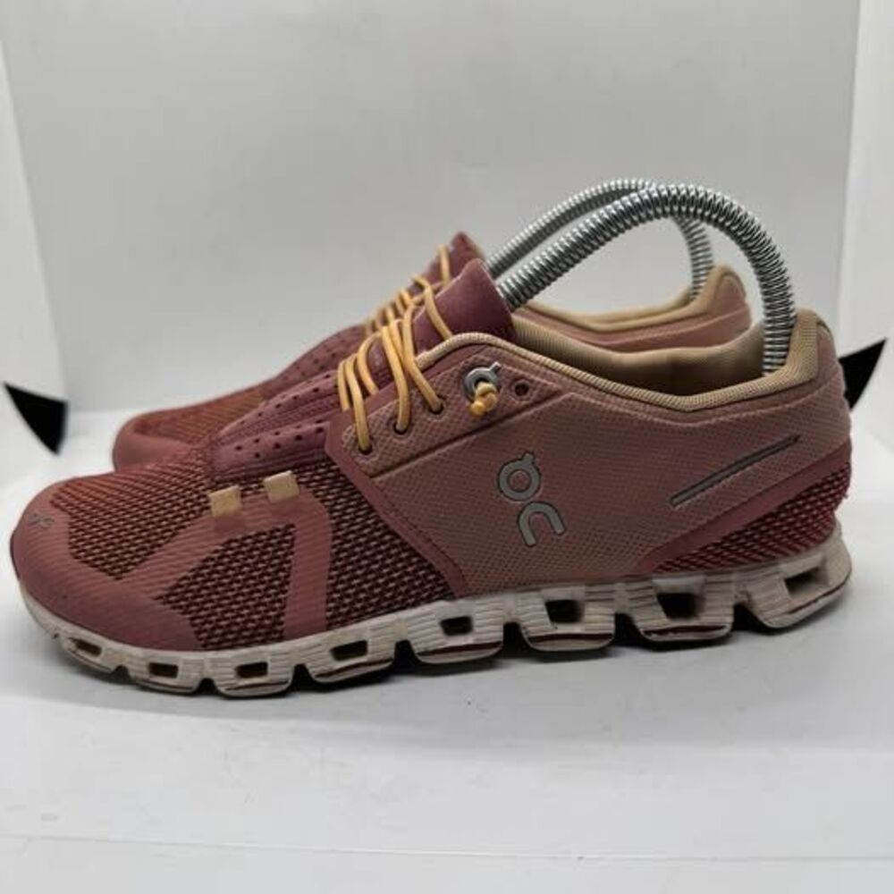 On Cloud Womens 7 pink shoes sneakers